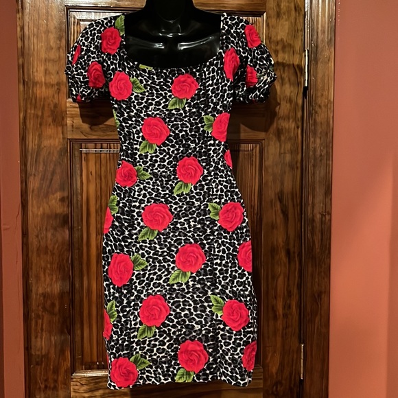 NWOT Leopard & Roses Short Sleeve Dress - Picture 3 of 6